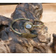 BRACCIALE IN OTTONE CON PIUMA E LABRADORITE